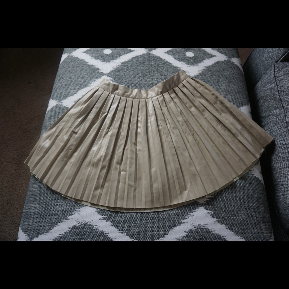 Pleated “faux leather” skirt